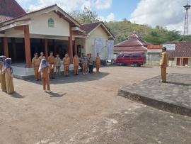 Lurah Giripanggung Pimpin Apel Senin Pagi, Tekankan Jaga Kondusifitas dan Kamtibmas Wilayah